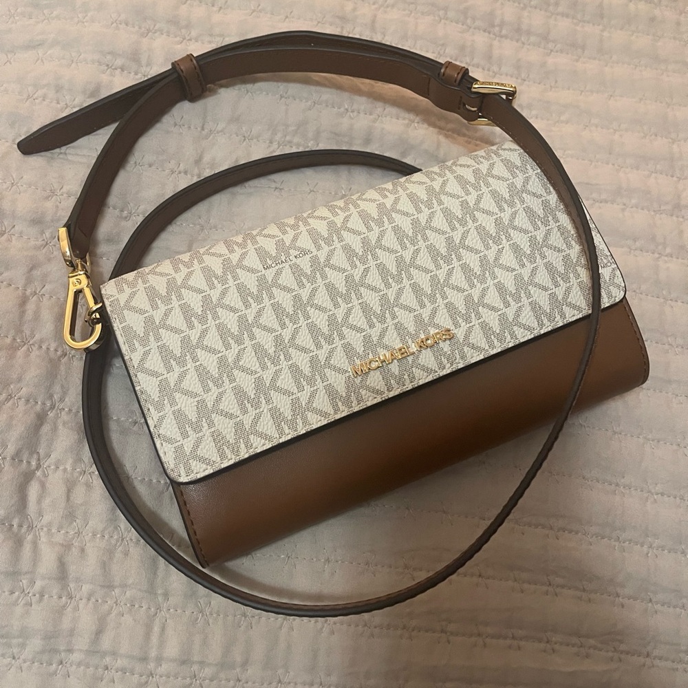 NEVER USED - BRAND NEW Michael Kors Crossbody